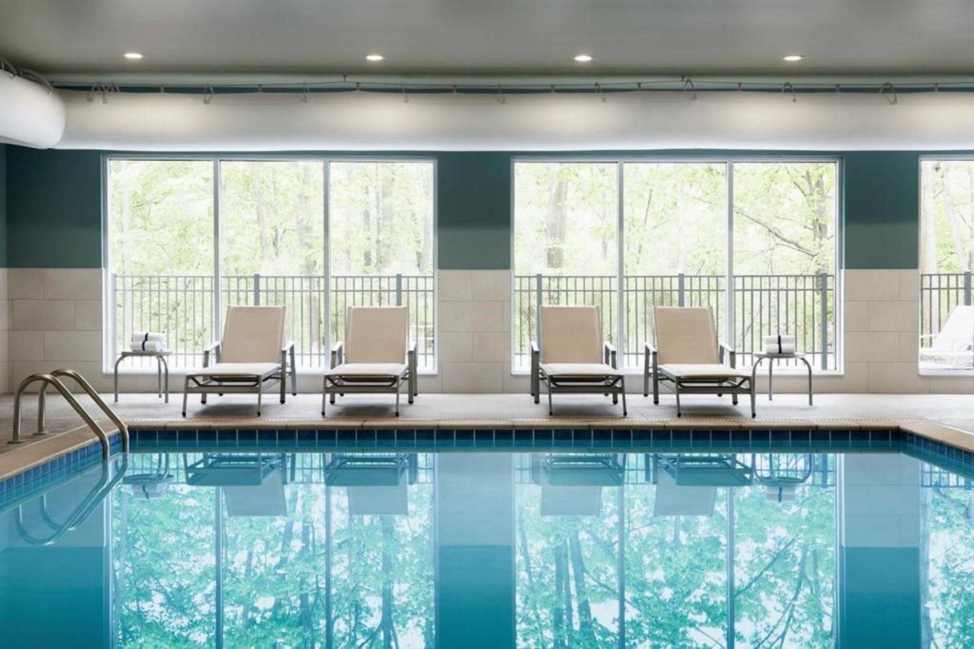 Avid Hotel Traverse City By Ihg Exterior photo